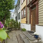 Διαμέρισμα Central Apartment With Private Garden And 18Sqm Terrace Μπέργκεν