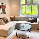 Διαμέρισμα Central Apartment With Private Garden And 18Sqm Terrace