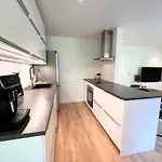 Διαμέρισμα Central Apartment With Private Garden And 18Sqm Terrace