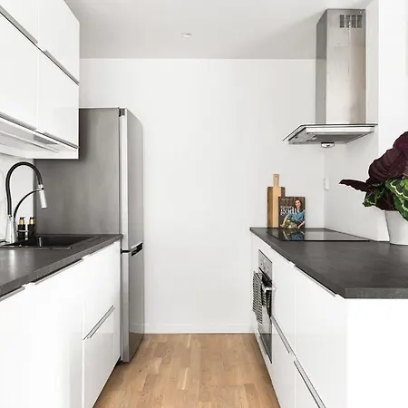 Urban Retreat, Traditional Wooden House In Apartment *