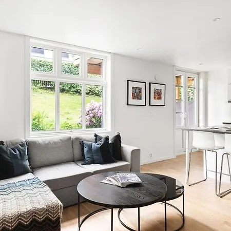 Urban Retreat, Traditional Wooden House In Apartment Bergen