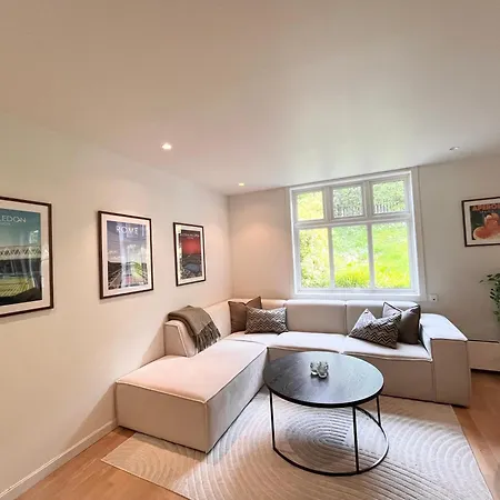 Central Apartment With Private Garden And 18Sqm Terrace *